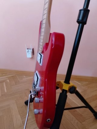 Guitarra KRAMER Roja Puente Floyd + Funda