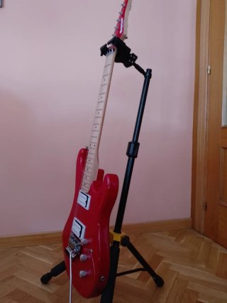Guitarra KRAMER Roja Puente Floyd + Funda