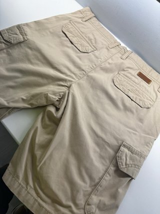 Pantalón corto cargo beige