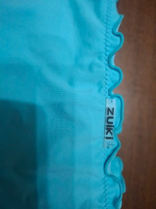 Costume da bagno blu con volant