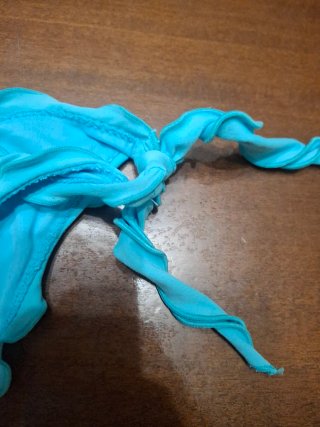 Costume da bagno blu con volant