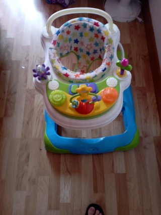 Andador bebé con juegos(Nuevo usado 3 veces)