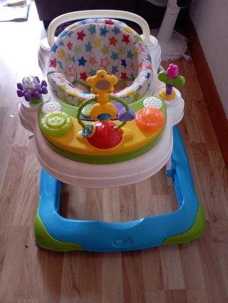 Andador bebé con juegos(Nuevo usado 3 veces)