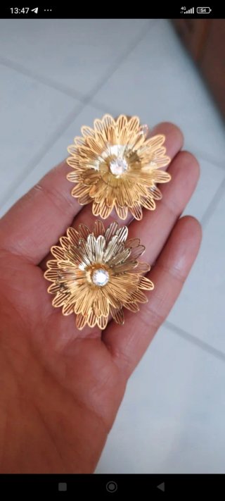 Orecchini filigrana dorata con strass