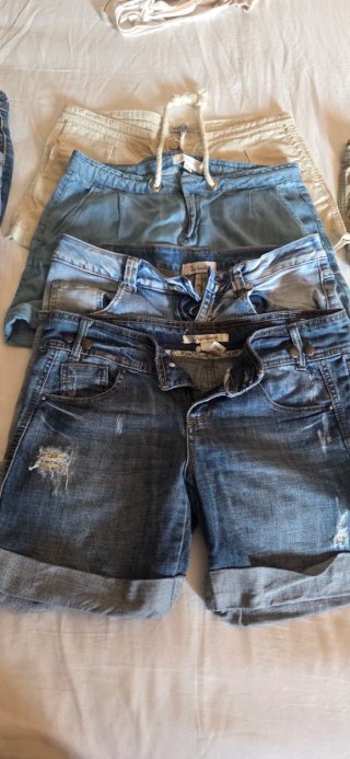 Pantalones shorts vaqueros y grises