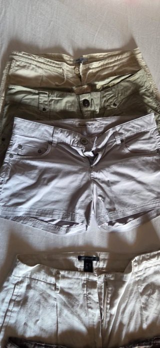 Pantalones shorts vaqueros y grises