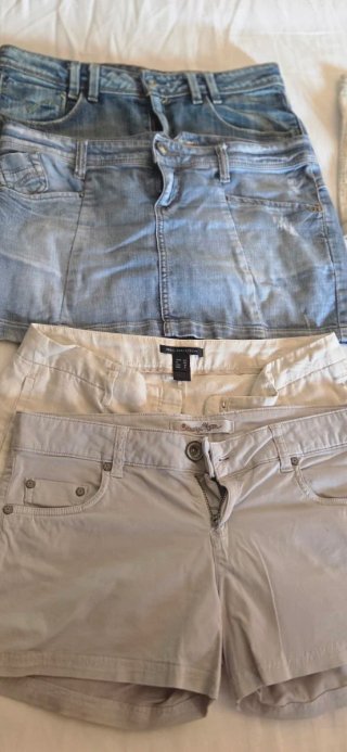 Pantalones shorts vaqueros y grises