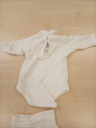 Ropa para muñeco bebé tejida