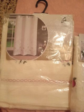 Cortinas de habitación beige y rosa
