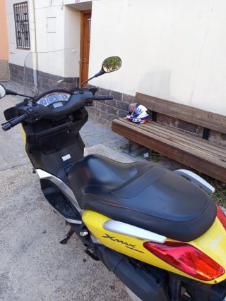 Yamaha Xmax 250 Scooter - Muy Buen Estado