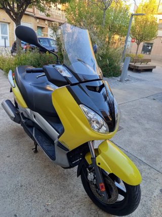 Yamaha Xmax 250 Scooter - Muy Buen Estado