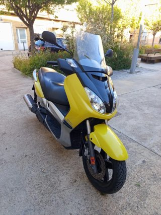 Yamaha Xmax 250 Scooter - Muy Buen Estado
