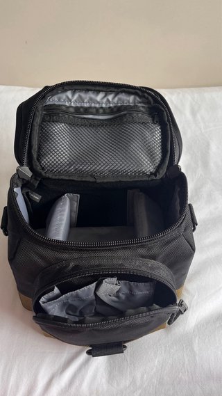 Canon EOS 1200D + objetivo + funda y accesorios