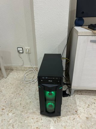 Torre PC ASUS Negra,Con pantalla curvada samsung