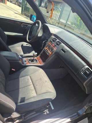 Mercedes-Benz E230 1995