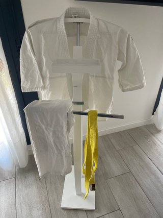 Traje de Judo Blanco con Cinturón Amarillo
