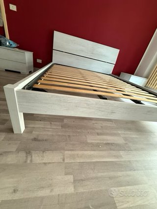 Letto 2 piazze con doghe in legno