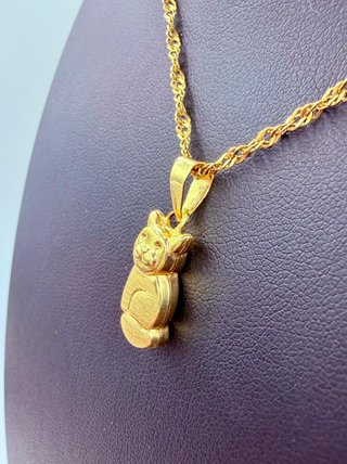 COLGANTE GATO ORO DE 18K. Peso 1,6 GR