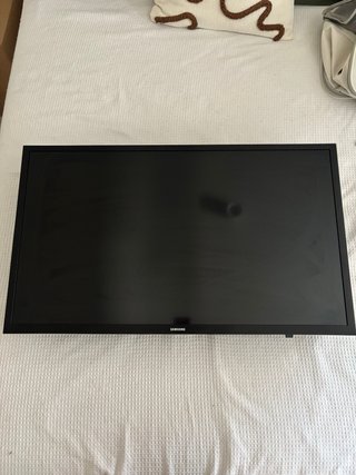 TV Samsung 32” + Fire TV Stick + soporte pared