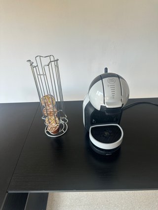 Cafetera Dolce Gusto Krups + Soporte capsulas