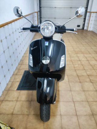 Vespa 250 GTS Negra