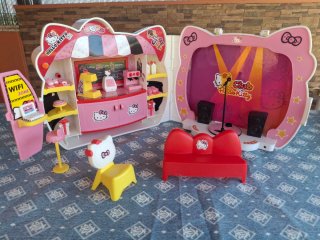 Café Karaoke Hello Kitty