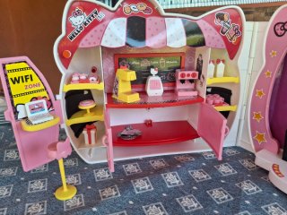 Café Karaoke Hello Kitty