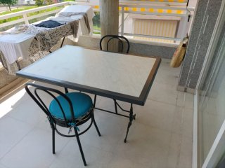 Mesa y 2 Sillas Terraza URGE SACAR HOY