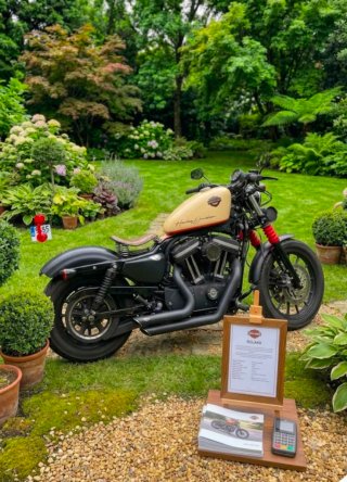 Harley Davidson Roja y Negra