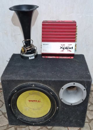 Amplificador Sony Xplod y Subwoofer Beyma