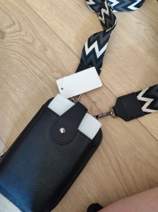 Bolso cartera negro con correa multicolor