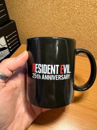 Taza Resident Evil 25 Aniversario 11oz