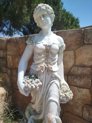 Figura Dama Vendimia decoración exterior interior