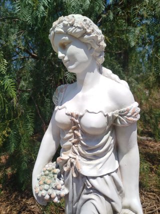 Figura Dama Vendimia decoración exterior interior