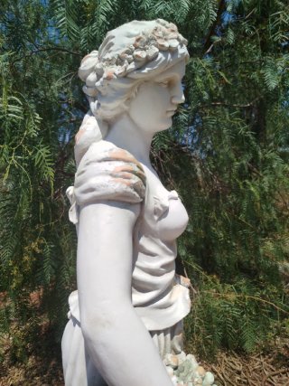 Figura Dama Vendimia decoración exterior interior