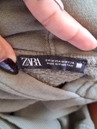 Sudadera Zara cropped verde oliva