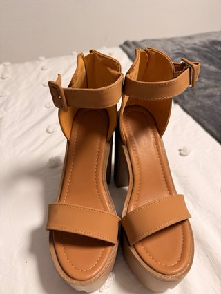 Sandalias de tacón plataforma color camel