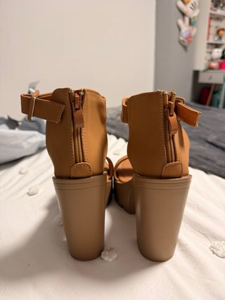 Sandalias de tacón plataforma color camel