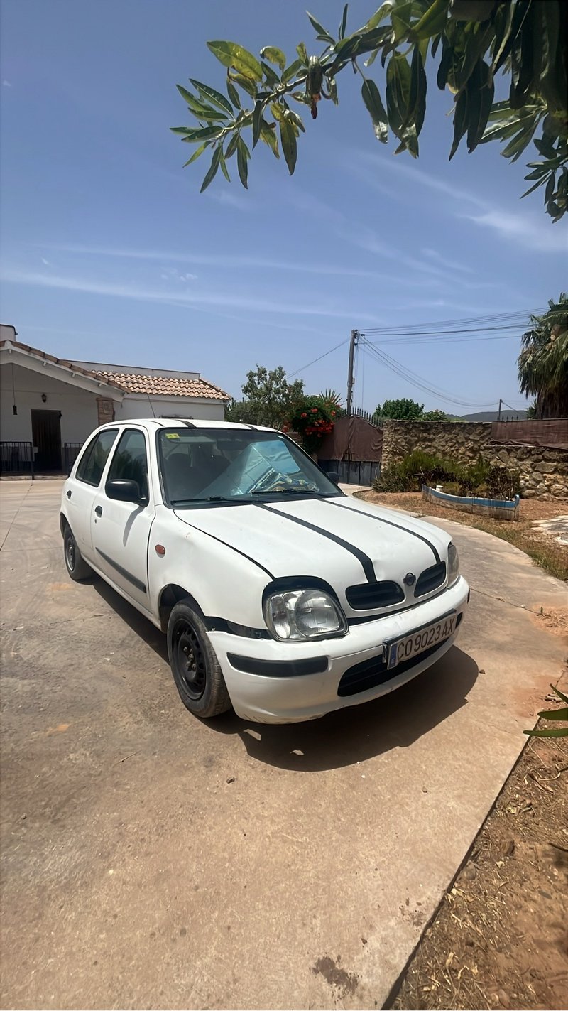 Nissan Micra 2000 - foto 1