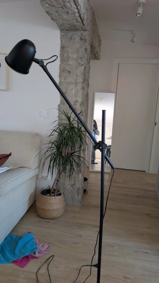 Lámpara de pie Ikea negra