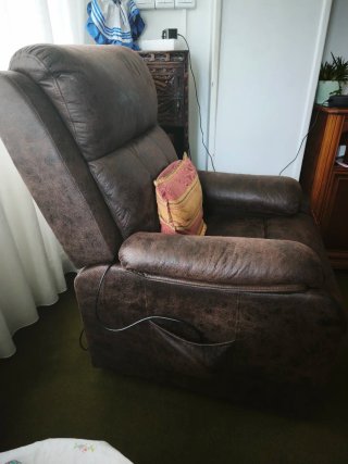 2 Sillones reclinables de tela marrón 100€ cada