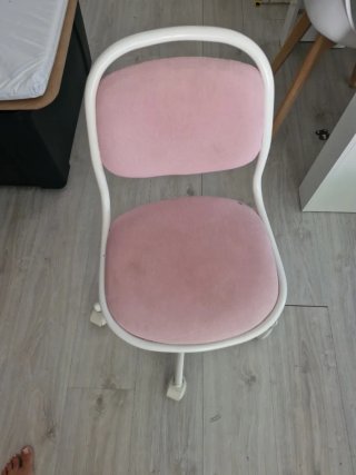Silla de escritorio rosa y blanca