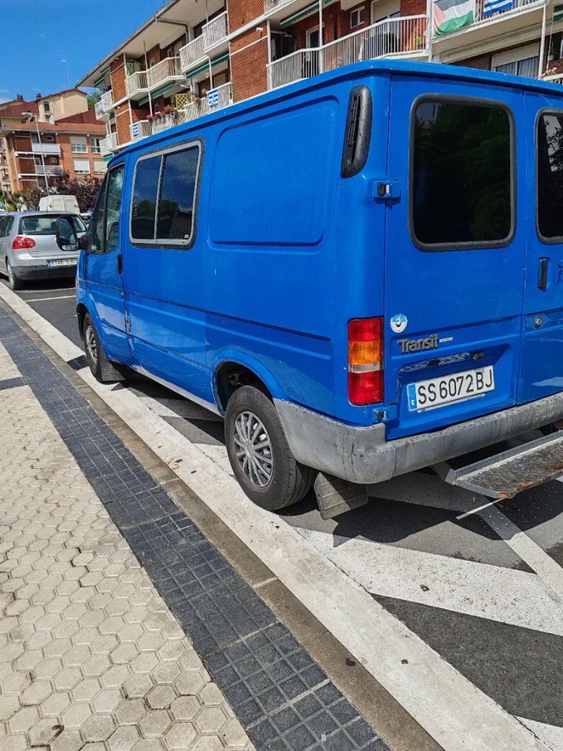 Ford Transit 1999 - foto 1