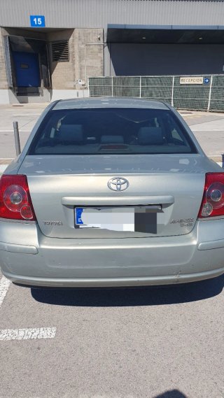 Toyota Avensis 2001 El coche está en Sevilla