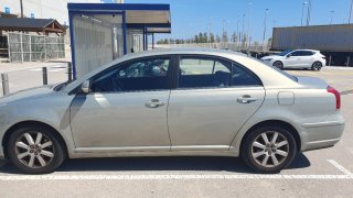 Toyota Avensis 2001 El coche está en Sevilla