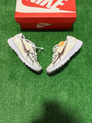 Nike Air Zoom Vomero 5 Mujer Talla 39