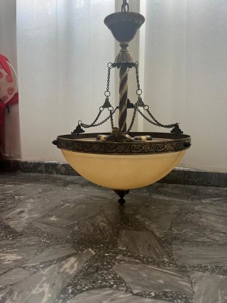 Lámpara colgante de metal y cristal