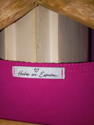 Camisa fucsia manga corta volantes