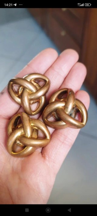 3 Bottoni grandi ,dorati nodo celtico 3,3 cm