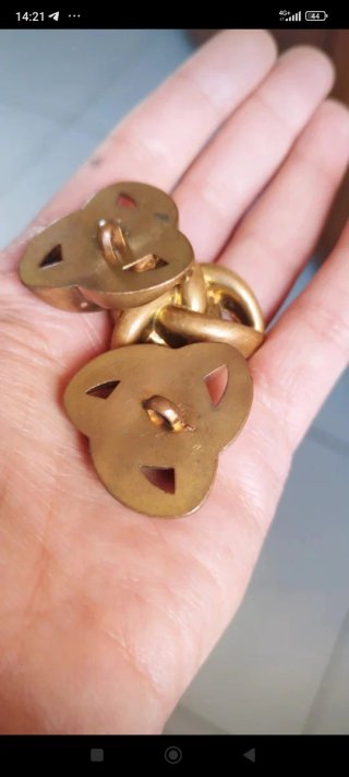3 Bottoni grandi ,dorati nodo celtico 3,3 cm
